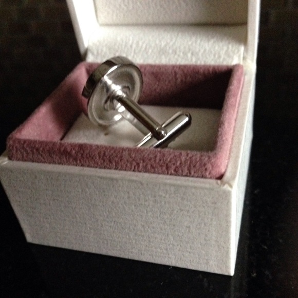 CUFF LINKS. Script F. Metal Unknown. - Picture 2 of 2